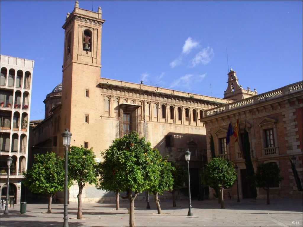 File:Claustre del Reial Col·legi del Corpus Christi de València.JPG -  Wikipedia