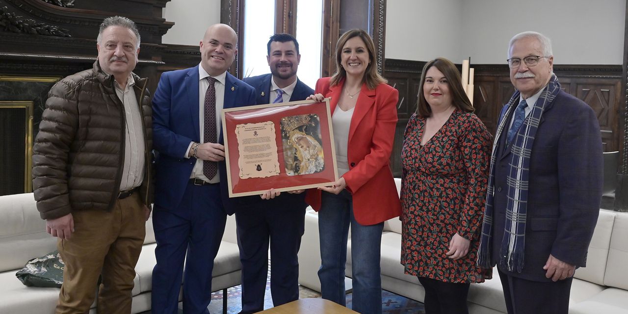  María José Catalá ha recibido hoy a la Cofradía de Granaderos de la Santísima Virgen de los Dolores Coronada