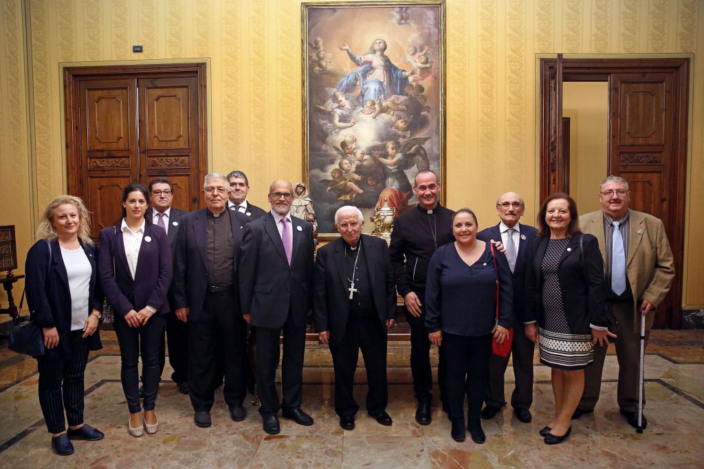  El Arzobispo de Valencia recibe a la nueva junta directiva de la Hermandad de Seguidores de la Virgen