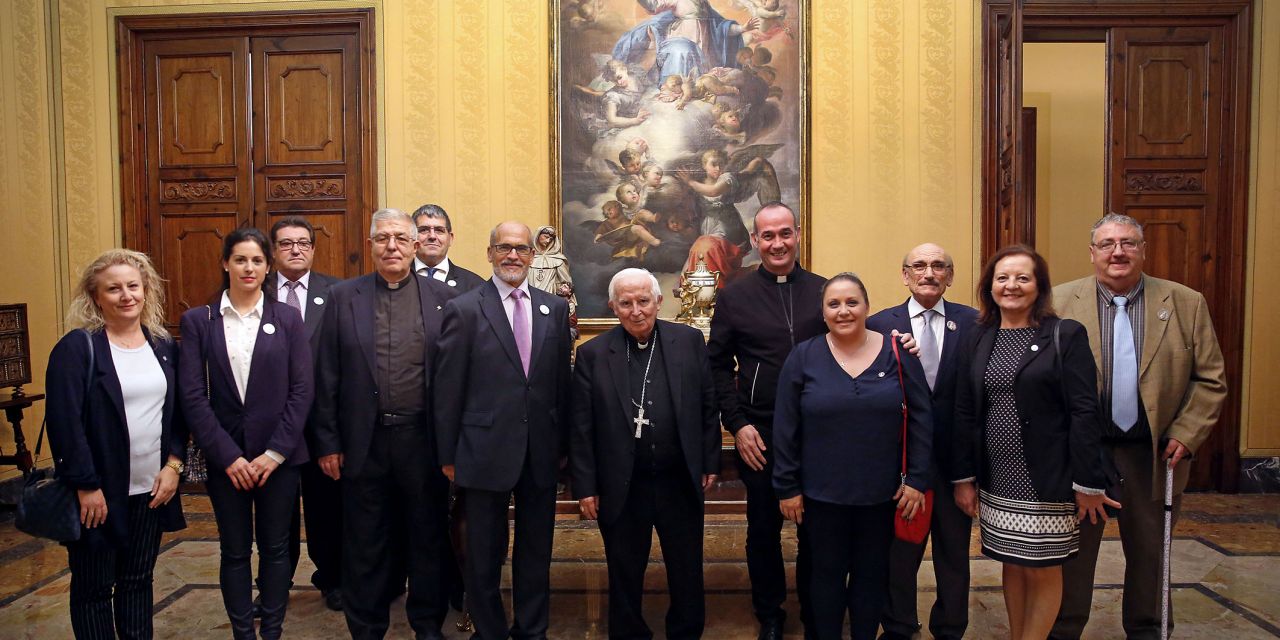  El Arzobispo de Valencia recibe a la nueva junta directiva de la Hermandad de Seguidores de la Virgen