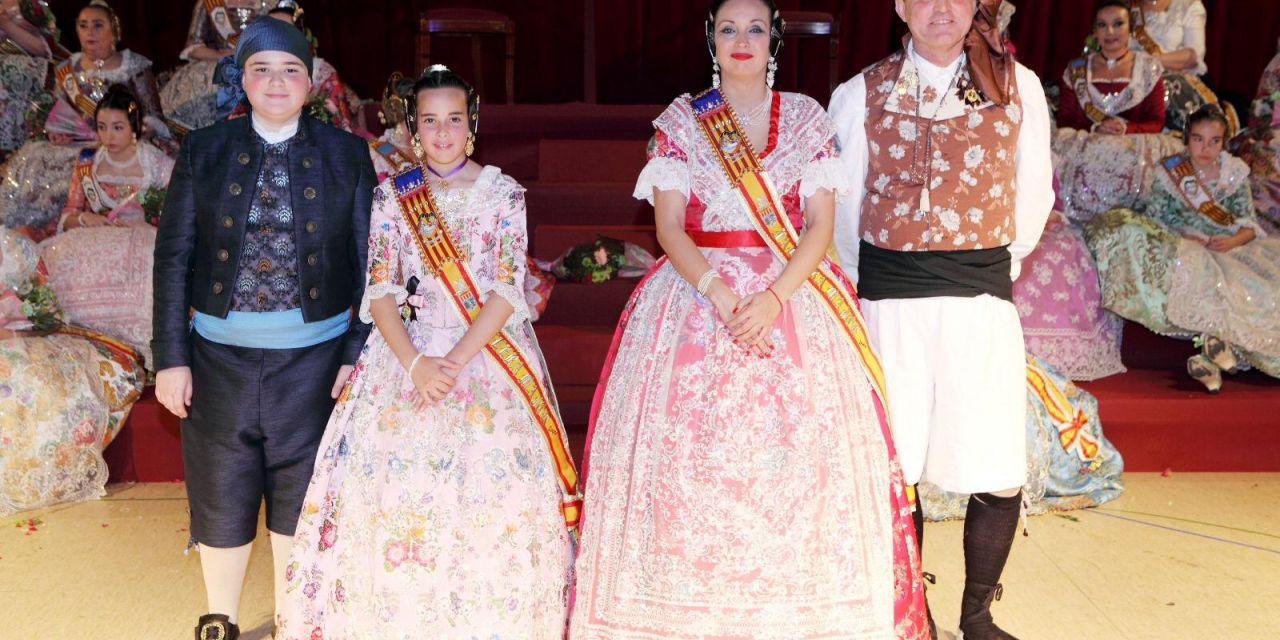  La falla Platja Patacona-Camí de Vera inicia su año fallero con la presentación de sus Falleras Mayores