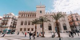 El Ayuntamiento adelanta el vallado de la Llotja y amplía el número de monumentos protegidos en Fallas 