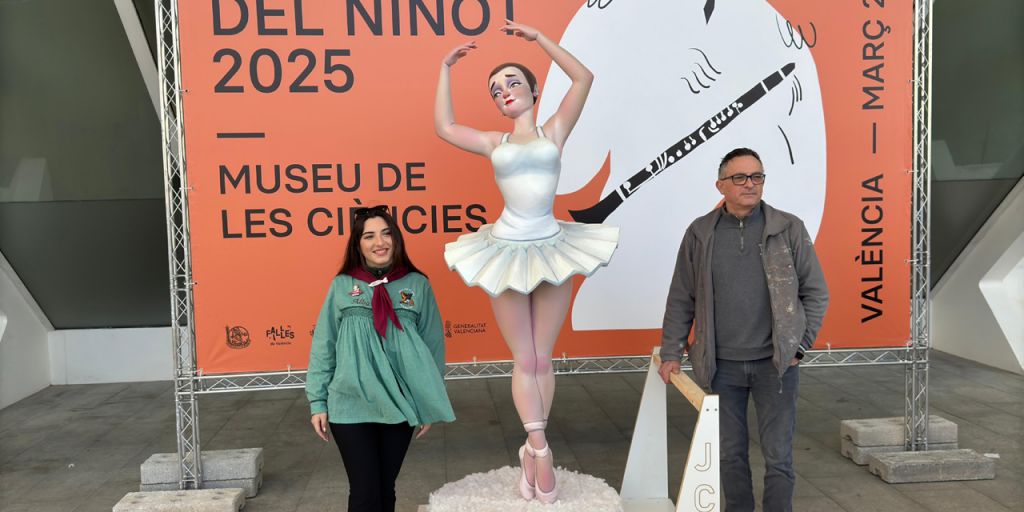  La Exposición del Ninot, que se abre al público el sábado, recibe las primeras figuras 